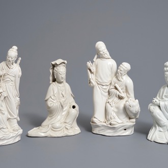 Quatre groupes et figures en porcelaine blanc de Chine, 19/20ème