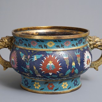 Un grand brûle-parfum en émaux cloisonnés à décor de lotus, Ming/Qing