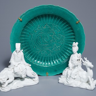 A pair of Chinese blanc de Chine groups and a monochrome green 'phoenix' charger, 19/20th C.