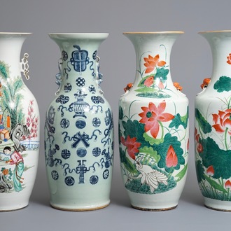 Quatre vases en porcelaine de Chine famille rose et bleu et blanc, 19/20ème
