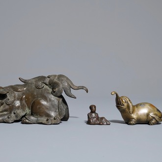 Quatre okimonos ou poids de rouleau en bronze, Japon, Edo ou Meiji, 18/19ème