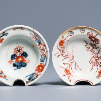 Deux plats à barbes miniatures en porcelaine Imari de Japon, Edo, 18ème