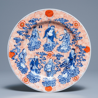 Un plat en porcelaine de Chine bleu, blanc et rouge de fer, marque de Xuande, 19ème
