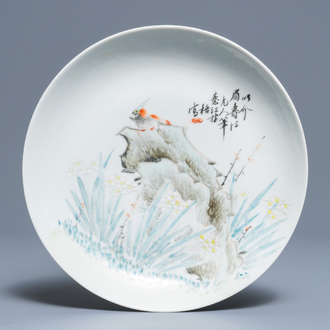 Une assiette en porcelaine de Chine qianjiang cai, Jiang Xi Wu, marque Guan Yao Nei Zhao, 19ème