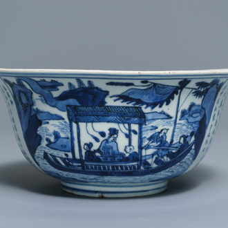 Un grand bol en porcelaine de Chine bleu et blanc à décor d'un poême, époque Transition