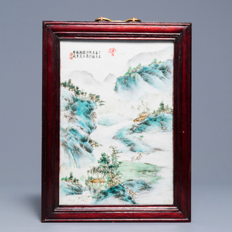 Een Chinese qianjiang cai plaquette, gesign. Wang Shu, gedat. 1937