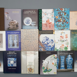 25 livres sur les porcelaines de Chine et de Japon, incl. quelques oeuvres rares