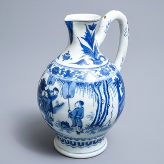 Une verseuse en porcelaine de Chine bleu et blanc, époque Transition