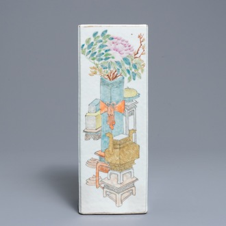 Un porte-chapeau en porcelaine de Chine qianjiang cai, signé Xu Pingheng, 19ème