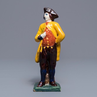Une figure d'un noble en faïence polychrome de Delft, vers 1800