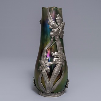 Un vase Art Nouveau en verre iridescent de Loetz à monture en étain de Van Hauten, 1ère moitié du 20ème