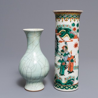 Un vase en porcelaine de Chine céladon et un vase famille verte, 19ème