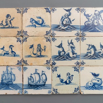 Douze carreaux en faïence de Delft en bleu et blanc aux monstres marins et bateaux, 17/18ème