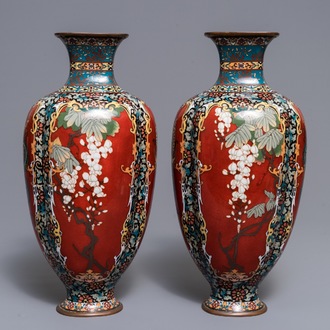 Une paire de vases en émaux cloisonnés, Japon, Meiji, 19ème
