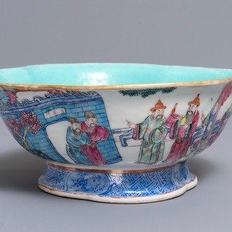 Un bol quadrilobe en porcelaine de Chine famille rose, marque de Tongzhi, 19ème