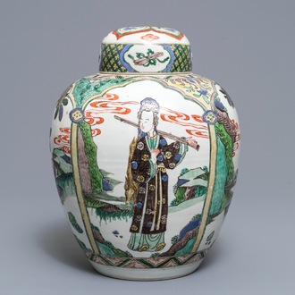 Un pot couvert en porcelaine de Chine famille verte, 19ème