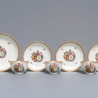 Trois tasses et soucoupes et une coupe en porcelaine de Chine famille rose pour le marché hollandais, blasons de Velingius-Visch, Qianlong