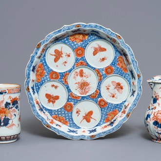 A Chinese Imari-style condiments dish, a covered jug and a mug, Kangxi/Qianlong