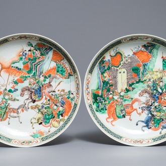 Deux plats en porcelaine de Chine famille verte, une à marque de Kangxi, 19ème