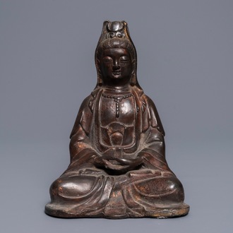 Une figure de Guanyin en bronze aux traces de laque et dorure, Chine, 18ème