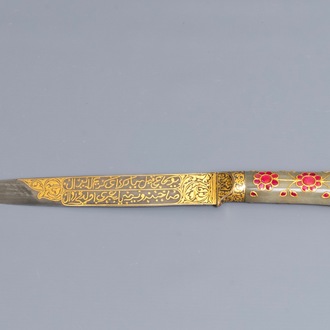 A Mughal-style pink gemset jade hilted dagger with damascened blade, India, 19/20th C.