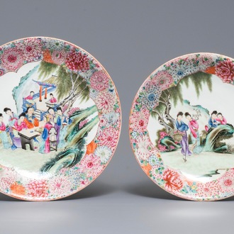 Twee fraaie Chinese famille rose 'millefleurs' schotels, Qianlong merk, Republiek, 20e eeuw