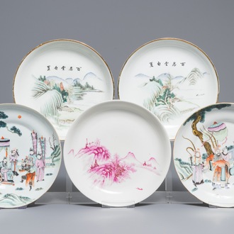Cinq assiettes en porcelaine de Chine famille rose et qianjiang cai, 19/20ème