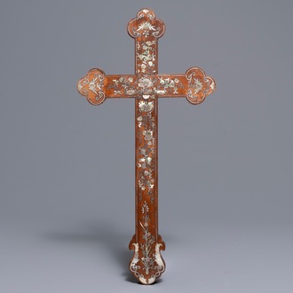 A Chinese mother-of-pearl inlaid wooden apostle cross, prob. Macau, 18/19th C.