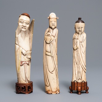 Trois figures d'immortels en ivoire et os sculpté, Chine, Ming