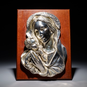Een Russisch zilveren reliëf icoon: Moeder Gods van Vladimir, 19e eeuw