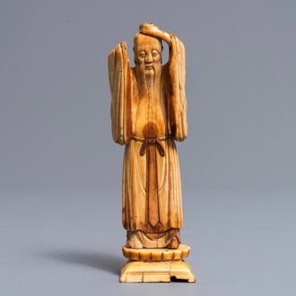 Une figure de Li Tieguai en ivoire sculpté, Ming