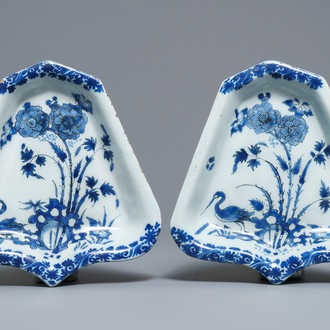 A pair of Dutch Delft blue and white fan-shaped sweetmeat dishes, late 17th C.