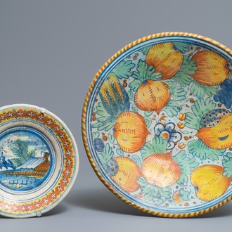Un plat à décor de grenades et une assiette à décor d'un paysage en majolique polychrome, Pays-Bas, 17ème