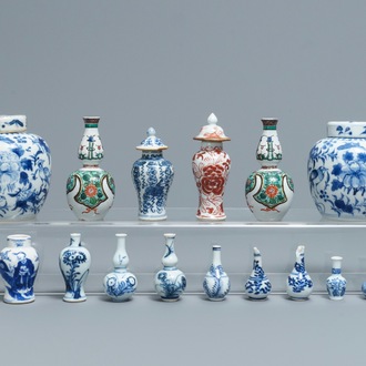 Un lot varié de vases miniatures en porcelaine de Chine, Kangxi et après