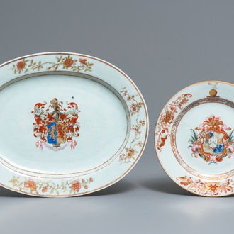 Deux plats armoriés en porcelaine de Chine famille rose pour le marché anglais, Yongzheng/Qianlong