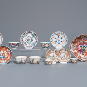 Een gevarieerd lot Chinees famille rose en Imari-stijl porselein, Kangxi/Qianlong