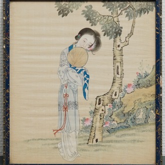 Chinese school: Dame met waaier, inkt en kleur op zijde, 18/19e eeuw