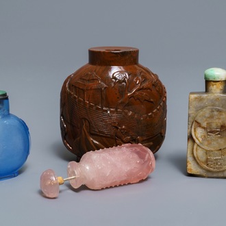 Vier Chinese snuifflessen in glas, kwarts en gesteentes, 19/20e eeuw