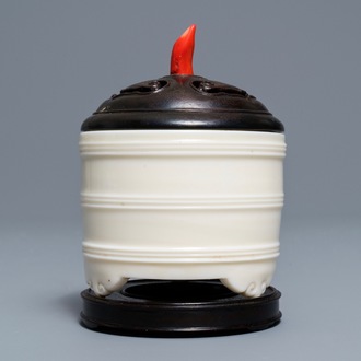 A Chinese Dehua blanc de Chine tripod censer, 19/20th C.