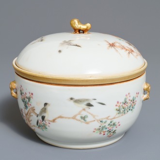 A Chinese qianjiang cai bowl and cover, Qianlong mark, 19/20th C.