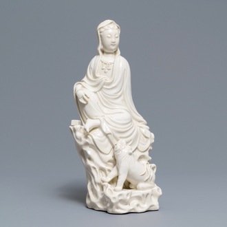 Un groupe en porcelaine blanc de Chine de Dehua figurant Guanyin au tigre, 18/19ème