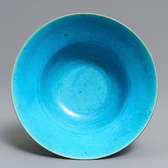 Een Chinese monochrome turquoise kom, Kangxi