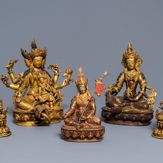 Cinq modèles de Bouddha en bronze doré, Sino-Tibet, 19/20ème
