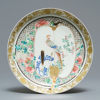 Une assiette en porcelaine de Chine famille rose coquille d'oeuf à décor d'un faisan, Yongzheng