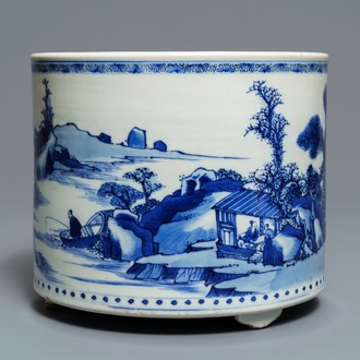 Een grote Chinese blauwwitte wierookbrander met figuren in een landschap, Kangxi