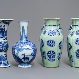 Quatre vases en porcelaine de Chine bleu, blanc et céladon, 19/20ème