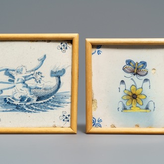 Deux carreaux en faïence de Delft bleu et blanc et polychrome, 17ème