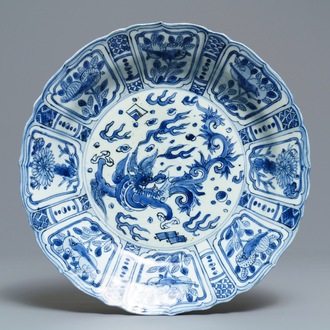 A Chinese blue and white kraak porcelain 'dragon' dish, Wanli