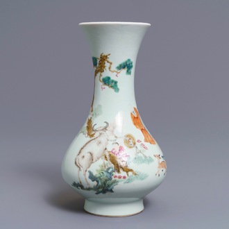 Un vase en porcelaine de Chine famille rose, marque de Qianlong, 19ème