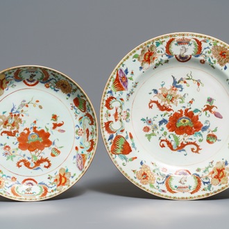 Deux plats en porcelaine de Chine famille rose à décor 'Pompadour', Qianlong